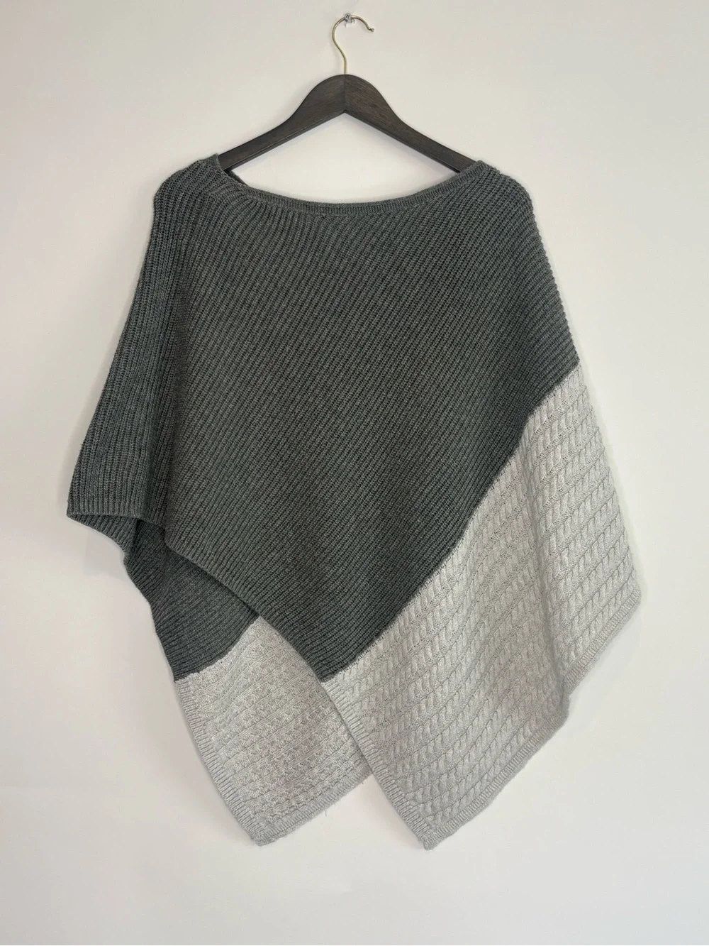 J.Jill Poncho Sweater One Size Grey Ivory Colorblock Cable Knit Asymmetrical